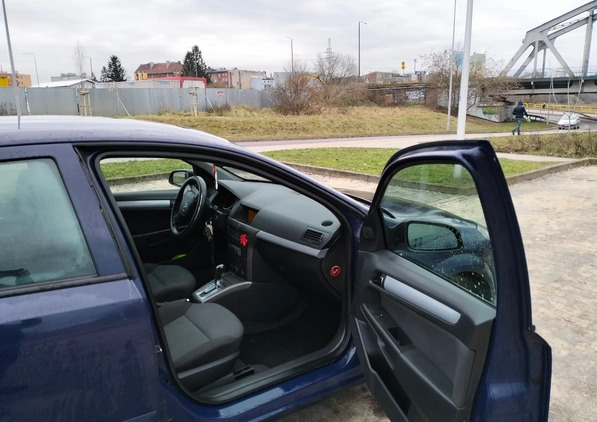 Opel Astra cena 10900 przebieg: 266000, rok produkcji 2006 z Grudziądz małe 121